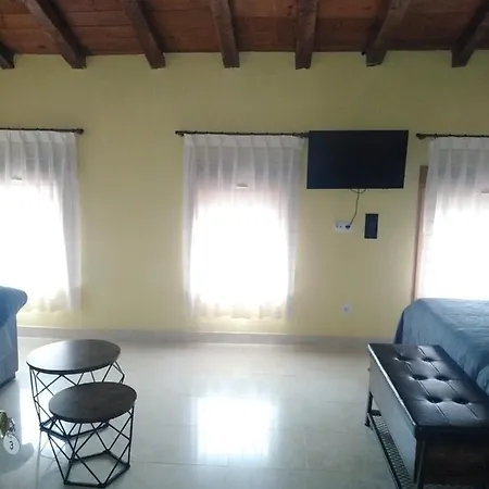 Tia Paulina Nyaraló *